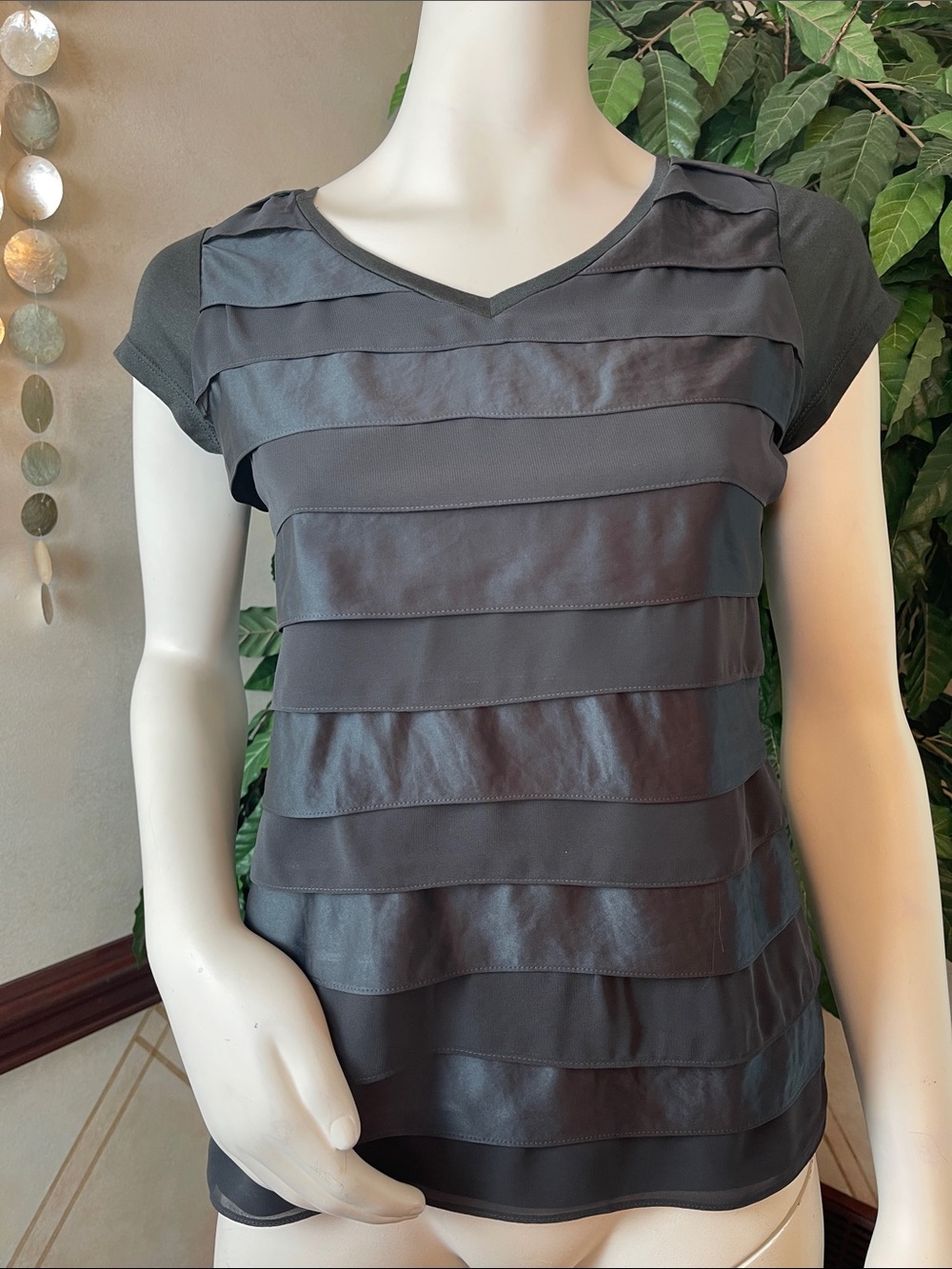 THE LIMITED CHARCOAL LAYERED FRONT TOP